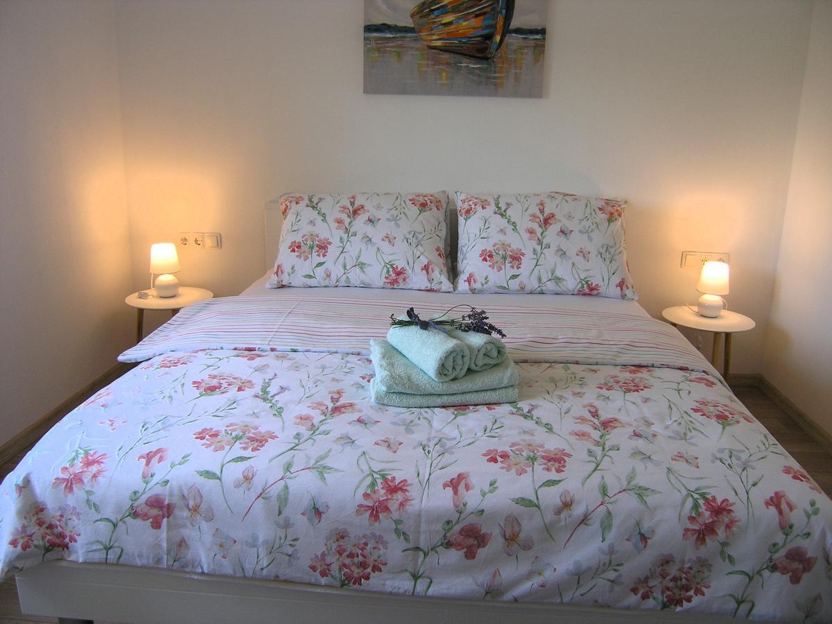 Apartman Danijel คิร์ก ภายนอก รูปภาพ