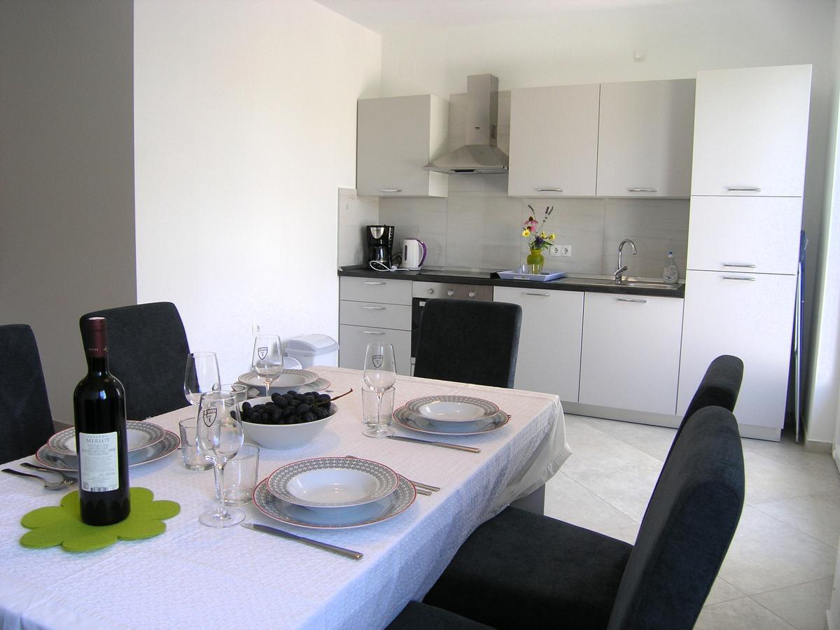 Apartman Danijel คิร์ก ภายนอก รูปภาพ