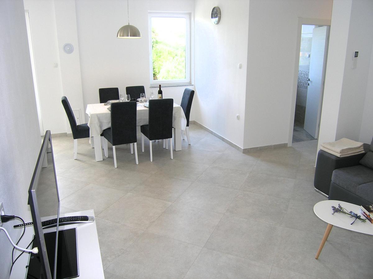 Apartman Danijel คิร์ก ภายนอก รูปภาพ