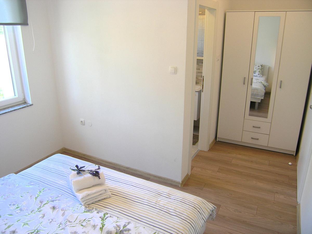 Apartman Danijel คิร์ก ภายนอก รูปภาพ