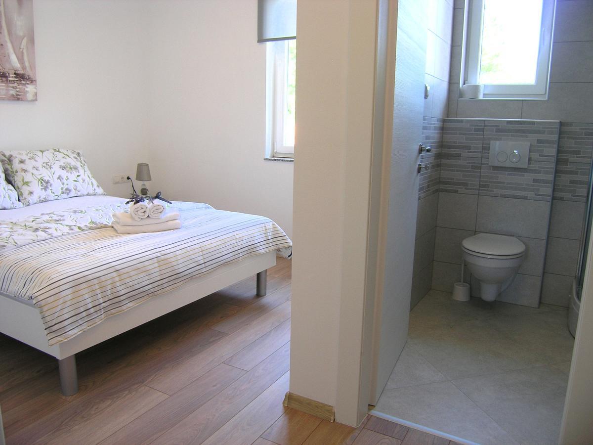 Apartman Danijel คิร์ก ภายนอก รูปภาพ