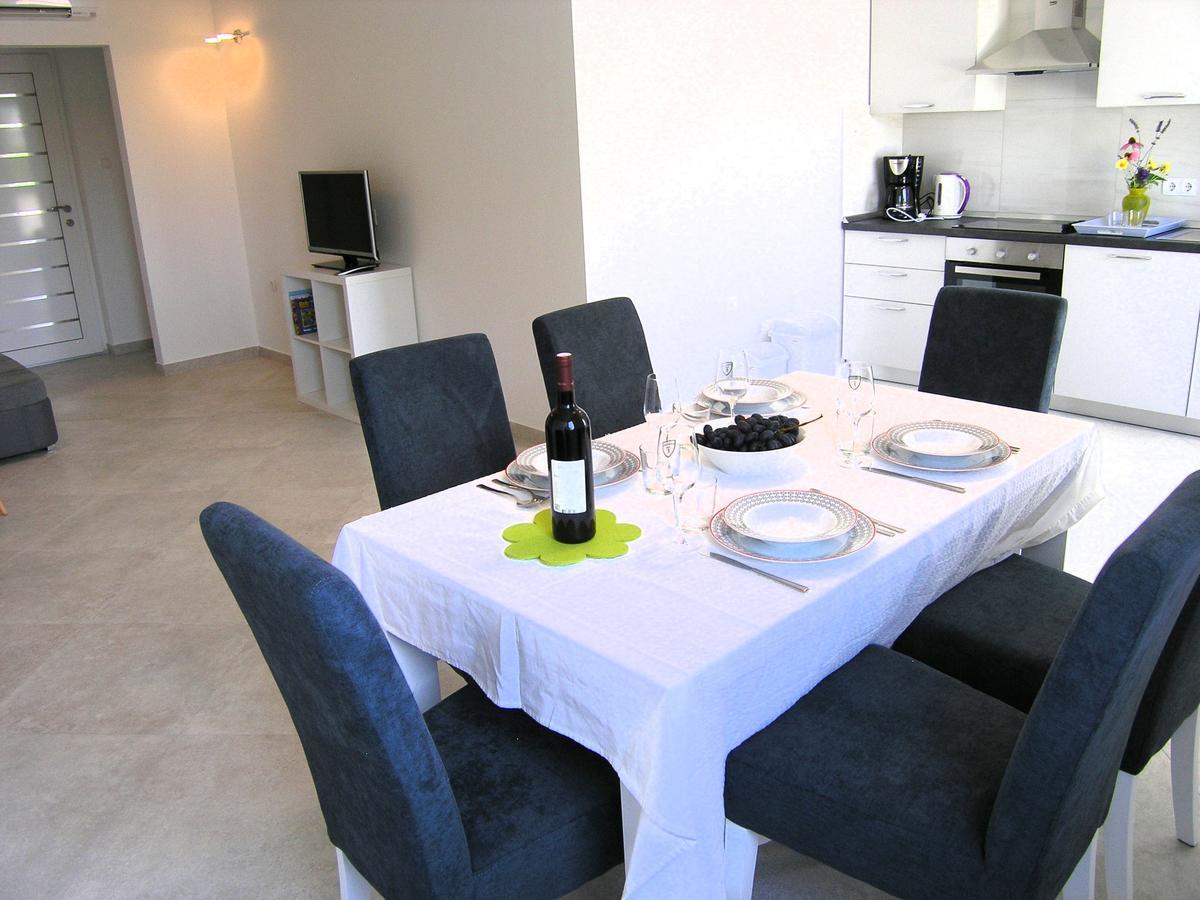 Apartman Danijel คิร์ก ภายนอก รูปภาพ